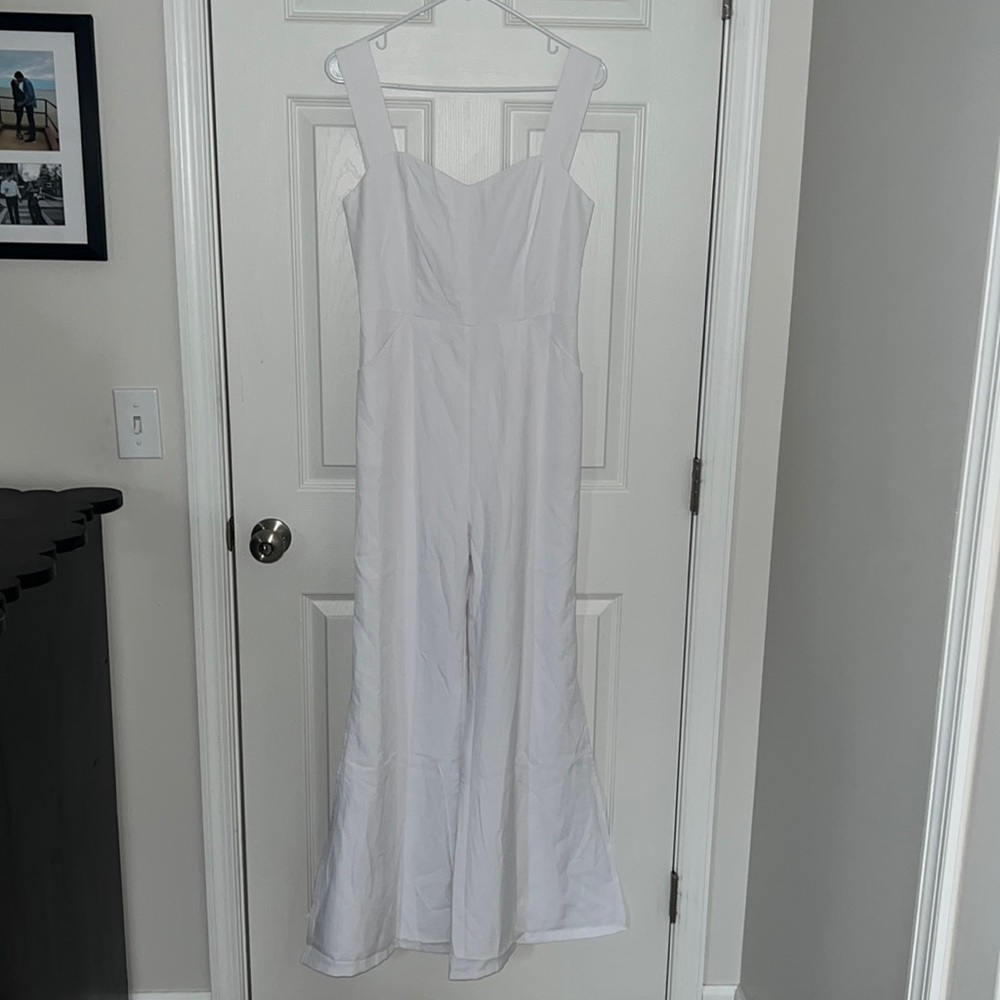 Jane the label white jumpsuit with pocket BRAND NEW never worn